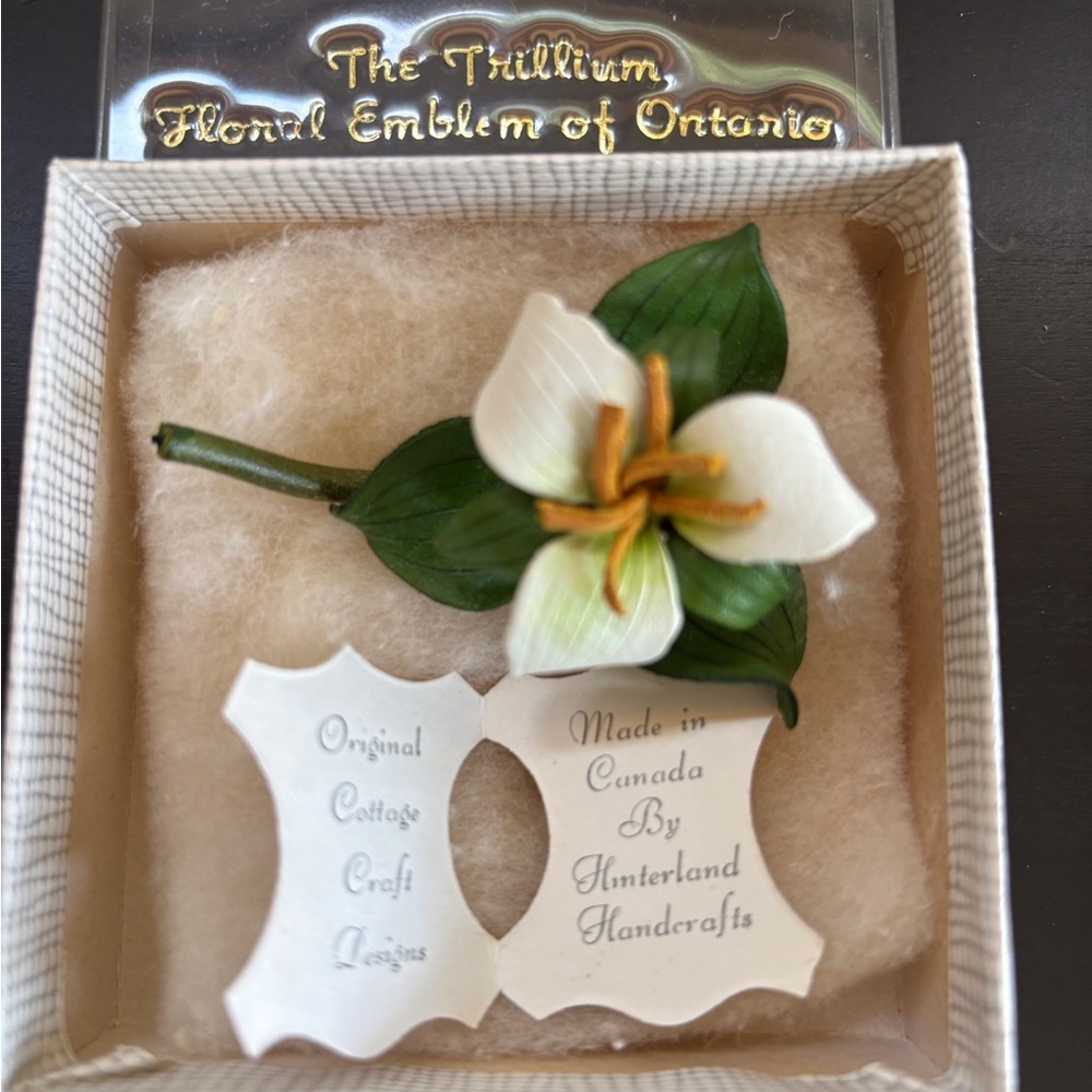 Vintage Canadian Leather Trillium Floral Brooch